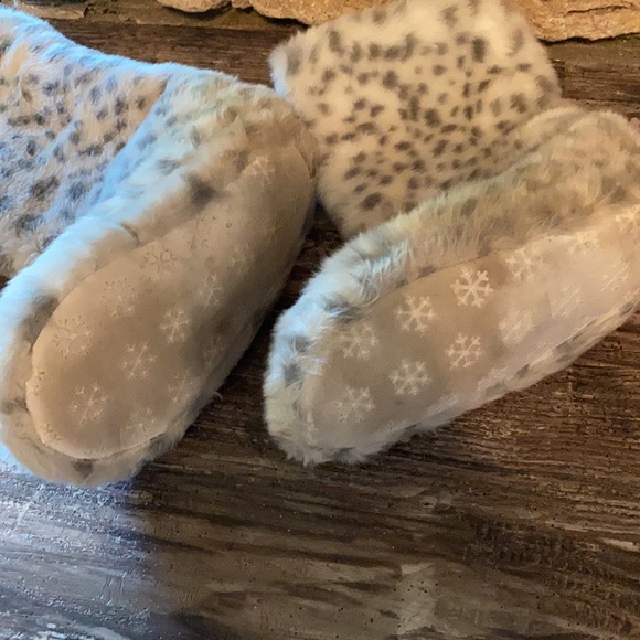 Pottery Barn Teen Leopard Slippers - Picture 3 of 4